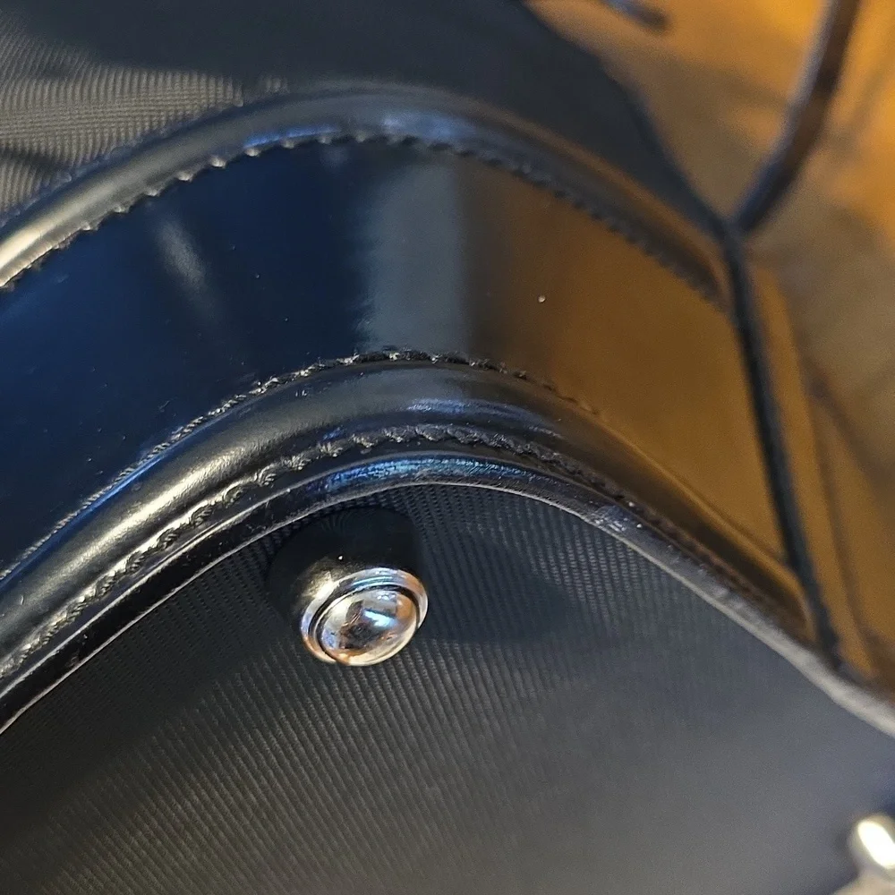 GUCCI BLACK NYLON/PATENT TRAVEL LINE BAG WITH COA - Picture 9 of 16